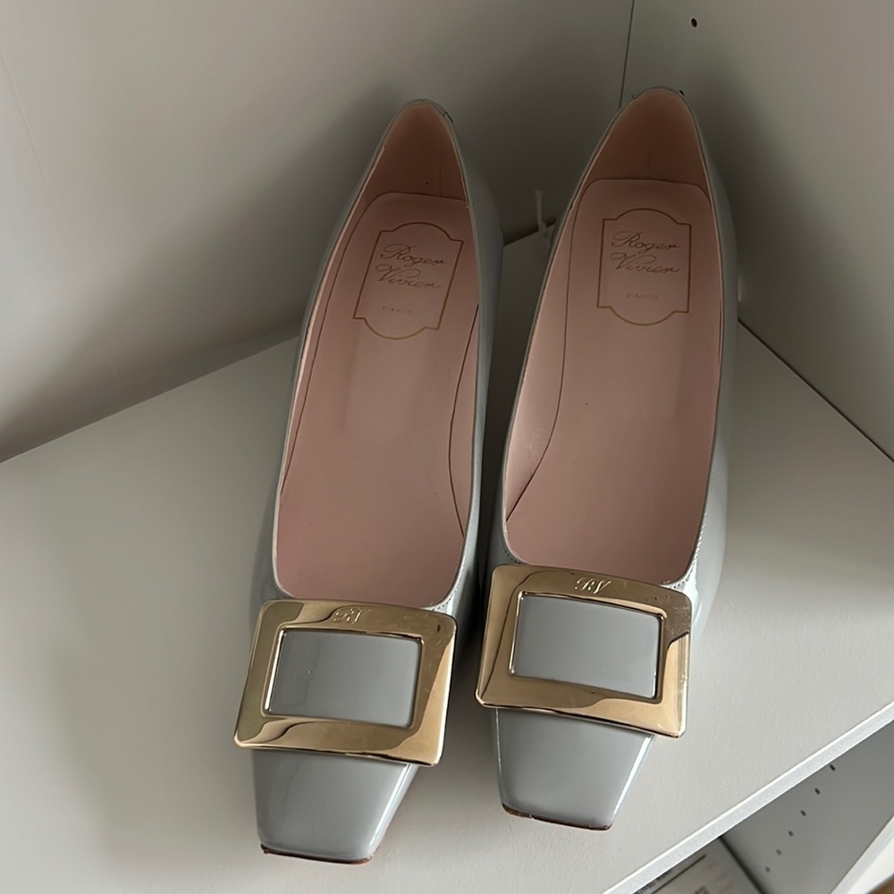 Roger vivier patent leather low heel pumps